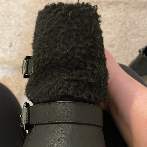 Unionbay size 10 (fits like a 9) black faux fleece wedge heeled booties - Picture 7 of 7